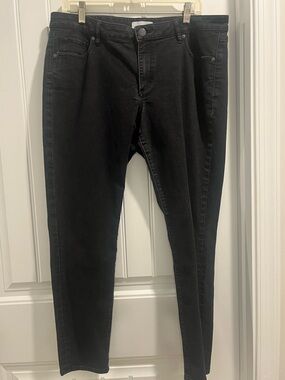 LOFT Black Skinny Jeans with Branded Button Size 14/32